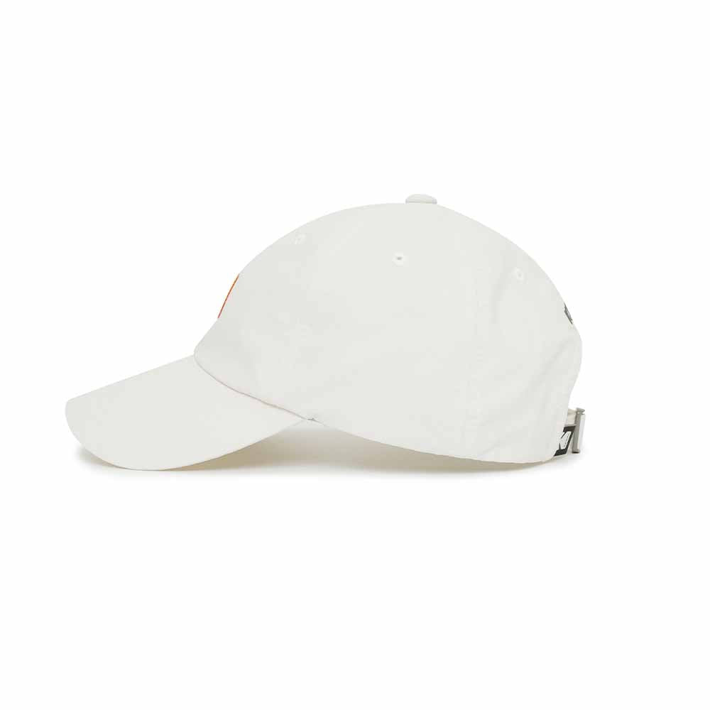 スクエアロゴナイロンリラックスフィットボールキャップ【アイボリー】
