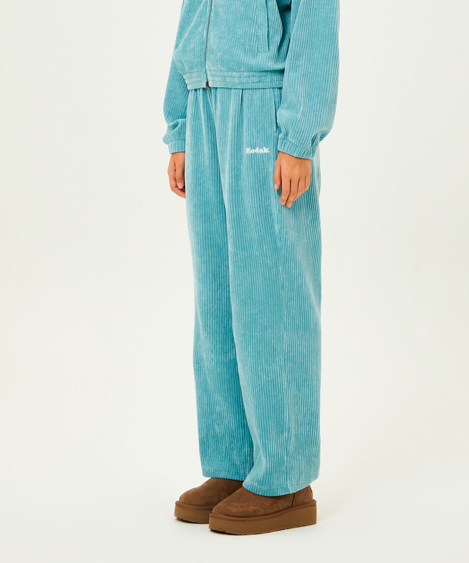 シネコダックベルベットコーデュロイストレートパンツ【メランジグレー】