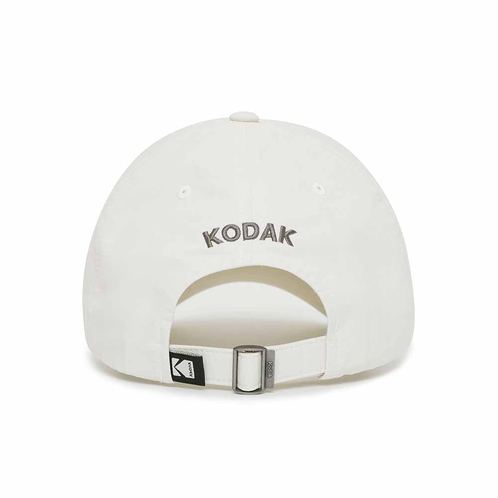 スクエアロゴナイロンリラックスフィットボールキャップ【アイボリー】