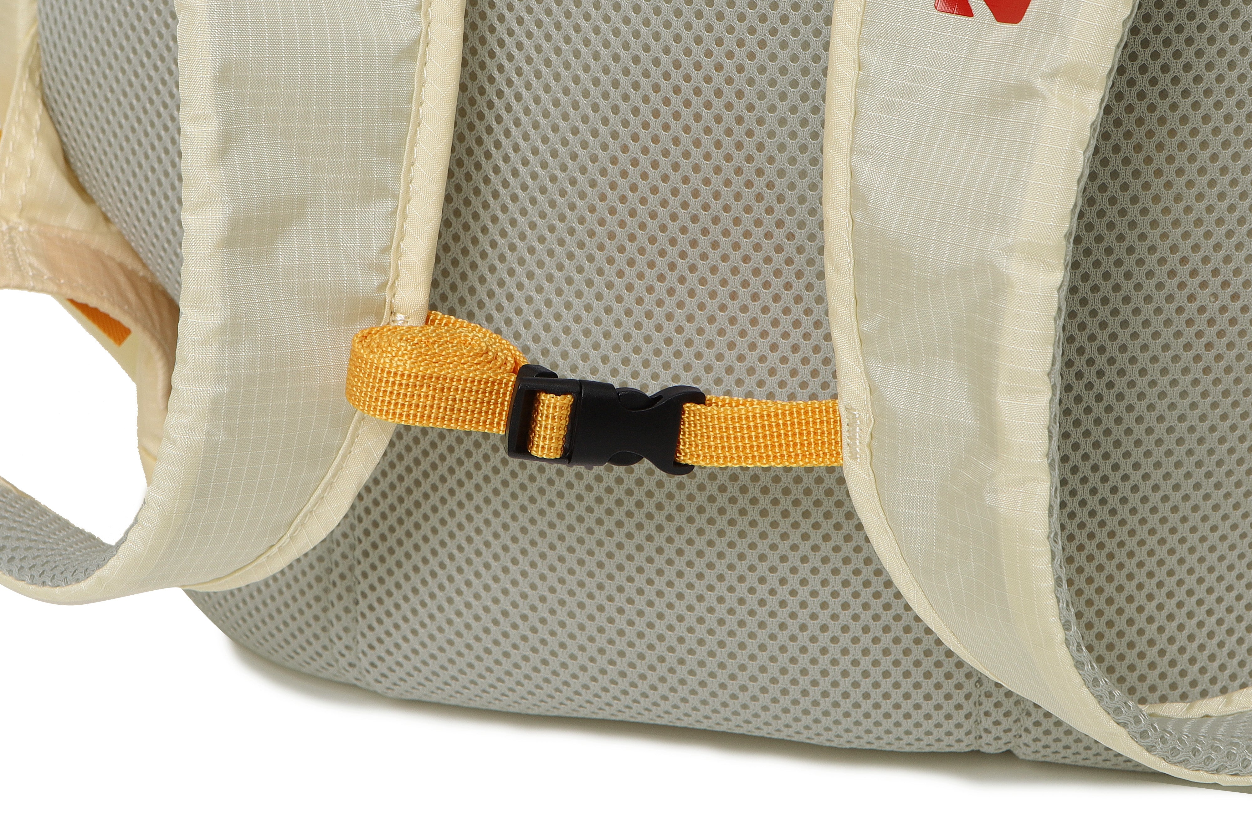 カラーラマルートバックパック（21L）【アイボリー】